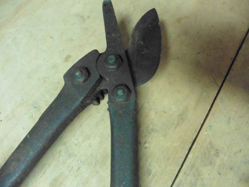 Vintage cast iron primitive tin snips cutters puller rare ?? working - Image 4 of 4