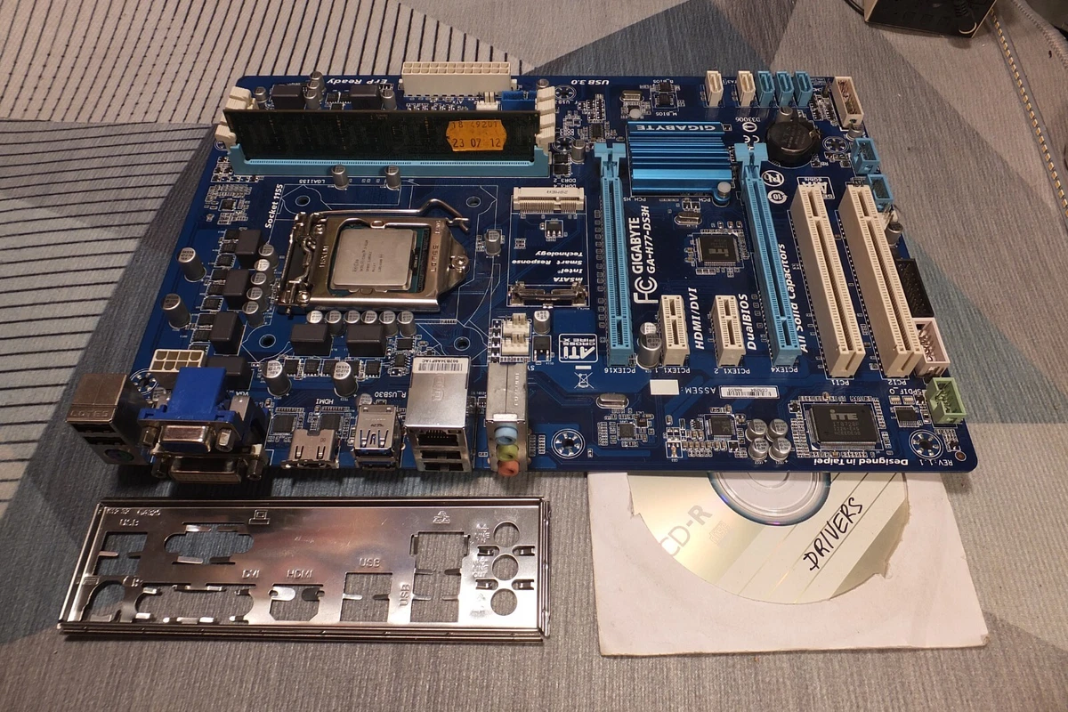 GIGABYTE GA-H77-DS3H Rev:1.1, LGA1155, Intel Motherboard +I3-3220.