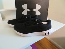 NWT Boys Black Under Armour Ripple Tennis Shoes, 2.5