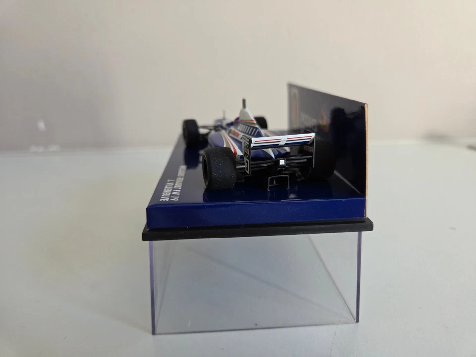 Minichamps 1/43 Williams Renault FW19 J. Villeneuve - Campione del Mondo 1997 - Immagine 4 di 4