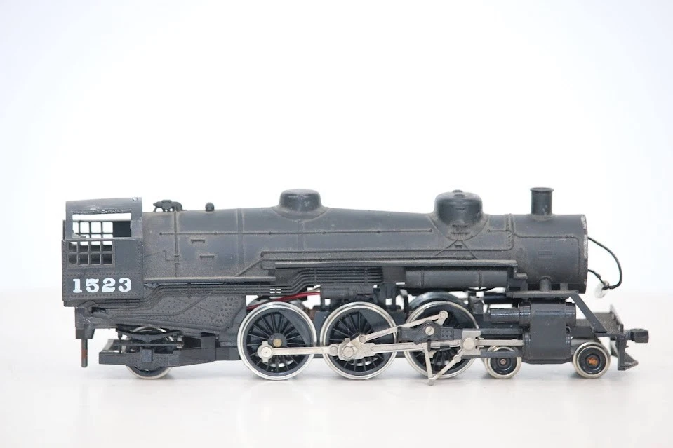 Rivarossi HO 1523 4-6-2 Steam Locomotive Tested Works Missing Parts - Image 3 of 4
