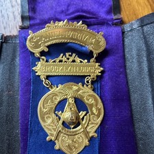 Brooklyn Lodge 454 Masonic Compass Medallion Medal Leather Case 1924 Gold