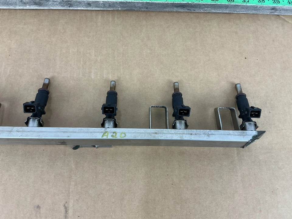 Riel inyector de combustible BMW X3 F25 xDrive28i 2011-2017 con inyectores 7531634 OEM Foto 3 de 4