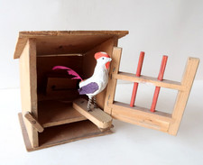 Jouet Mecanique Poulailler Sonore avec Coq La Ferme Rooster Coop Allemagne 1920