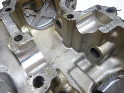 専用1 1999-2010 Suzuki GZ 250 GZ250 Engine Cylinder Head Valve Cover OEM