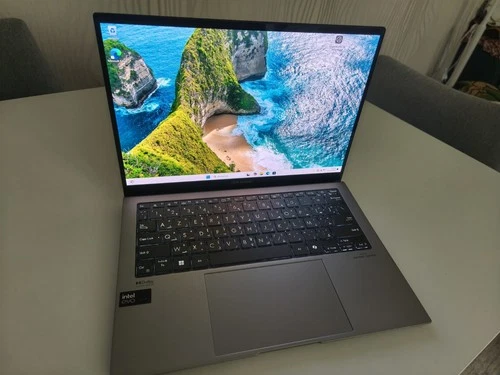 ASUS Zenbook S 13 - Intel Ultra 7 155U - 16Go DDR5 - 2880x1800 OLED 3K lcd