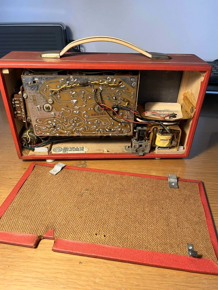 Vintage Pye transistor radio red 1960s MW-LW WORKING Collectible P1354 - Image 4 of 4