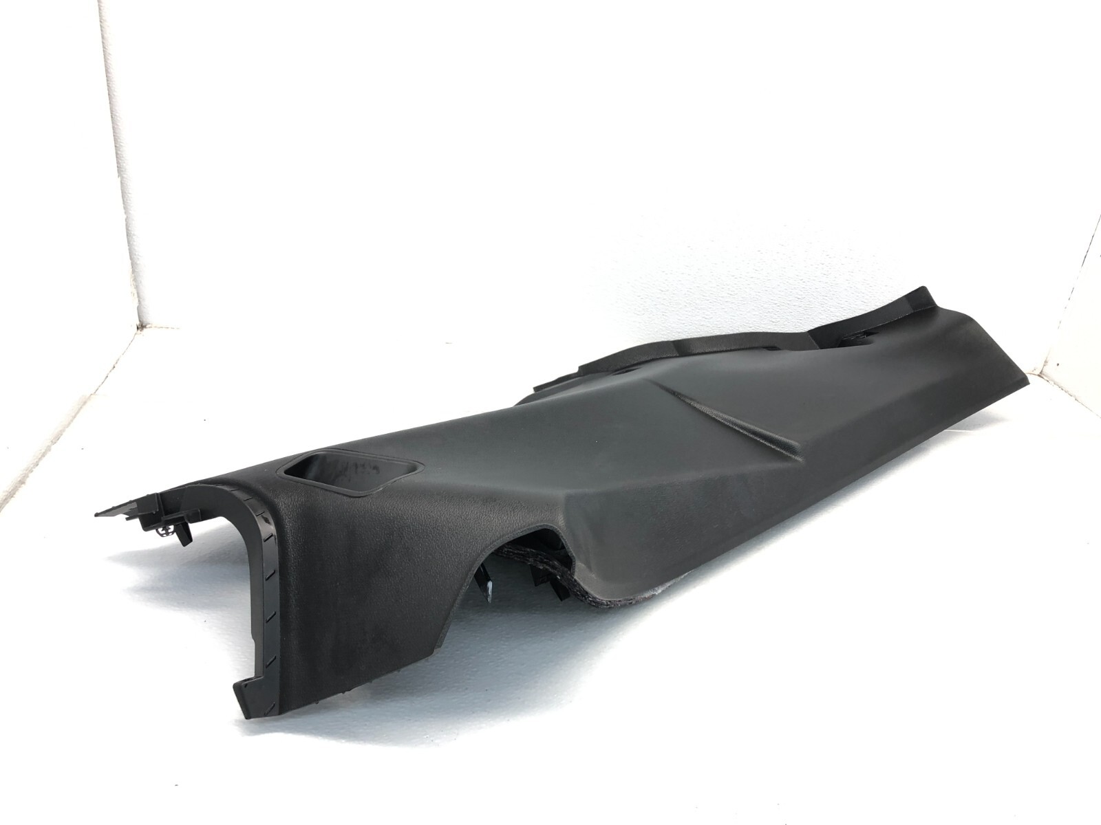 2017-2020 MASERATI LEVANTE RIGHT PASSENGER REAR C PILLAR QUARTER TRIM COVER OEM