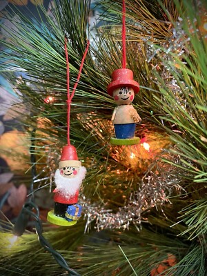 2 STEINBACH deutscher geschnitzter Christbaumschmuck aus Holz zum Aufhängen VINTAGE