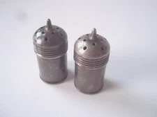 Weidlich Brothers silver plated mini shakers (2). Pre-owned.
