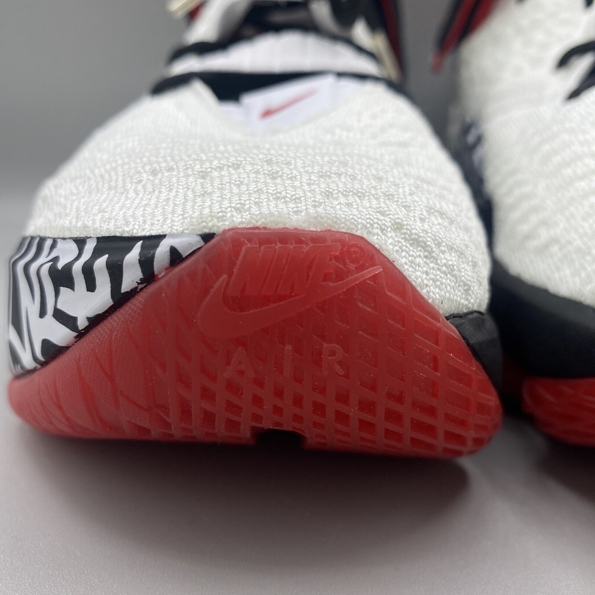 NIKE CT6047-100 レブロン XVII FP グラフィティー Nike LeBron 17 XVII FP Graffiti CT6047-100 White Black Size