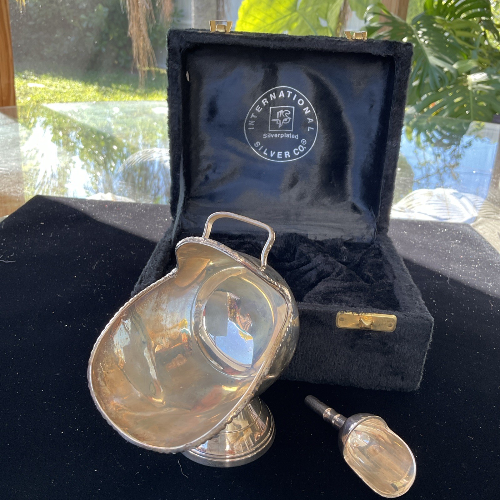 Vintage INTERNATIONAL SILVER CO. Silver Plated Salt Cellar/ Salt Pig with Spoon