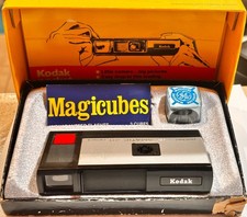 Vintage 1970s KODAK Pocket Instamatic 20 Camera with one flash cube