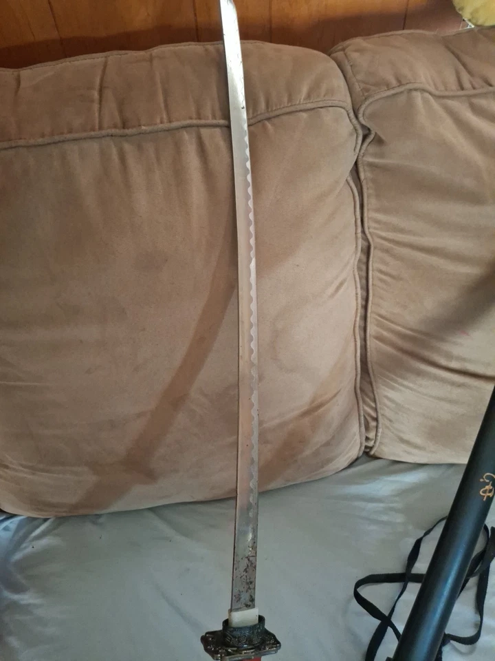Espada Katana Japonesa Real Negra y Roja Foto 3 de 4
