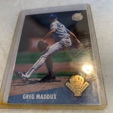 1992 Fleer Ultra - Award Winner Greg Maddux #24 Gold Glove Winner Braves