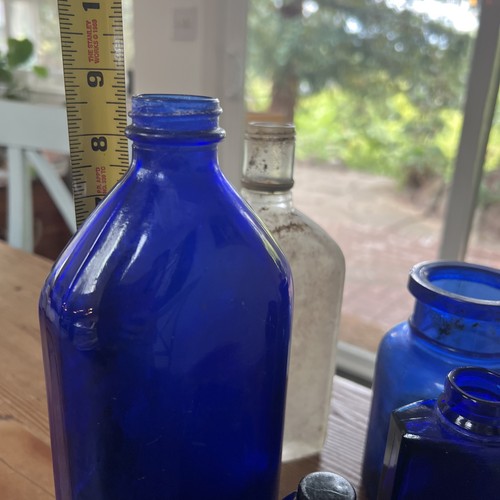 VINTAGE COBALT BLUE GLASS BOTTLES - Vicks (?), Bourjois, H & A Gilley, Phillips - Picture 8 of 9