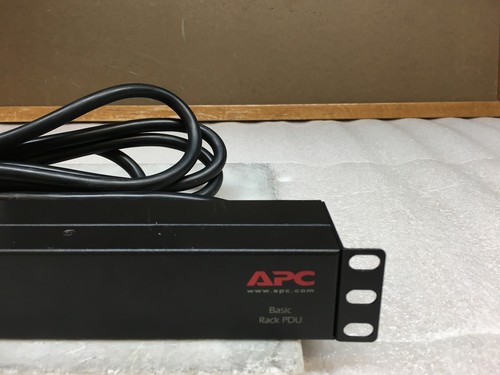 Bande de distribution d'énergie APC AP9563 Basic Rack-Mount PDU 10 prises - Photo 2/7