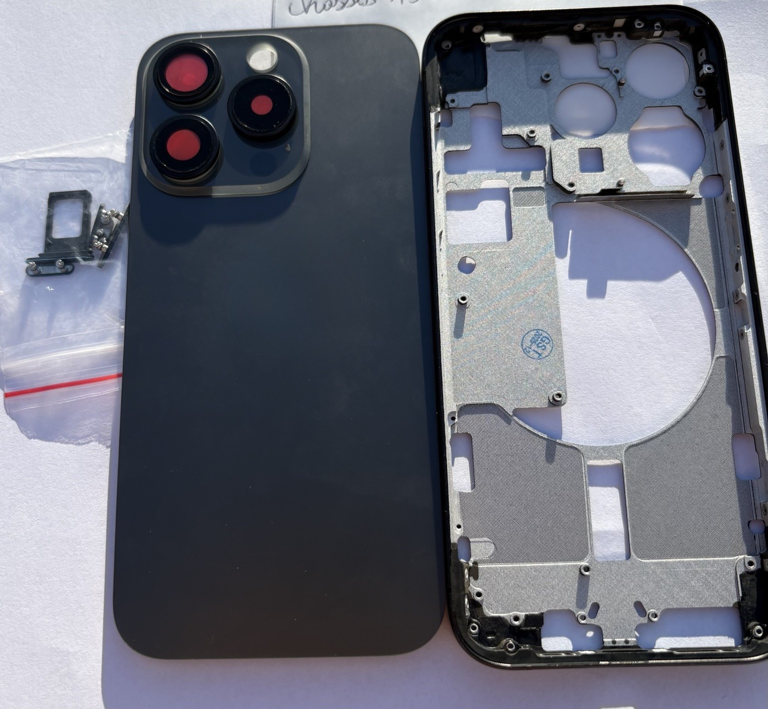 Châssis iPhone 15 Pro noir titane d'origine pour réparation de smartphone d'Apple