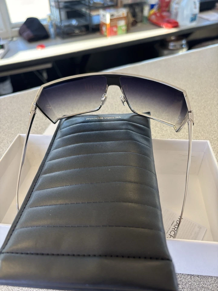 Gafas de sol Victoria Beckham aviador con estuche y accesorios Foto 4 de 4