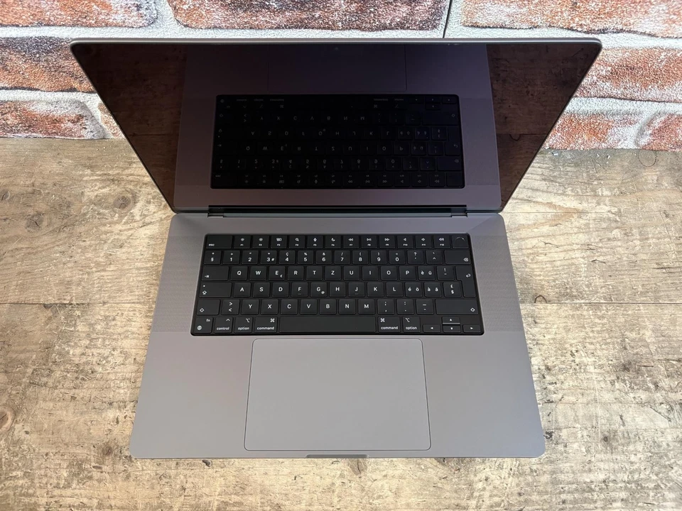 Apple MacBook Pro 16" M2 Max · 32GB · 2TB, photo 2 of 5