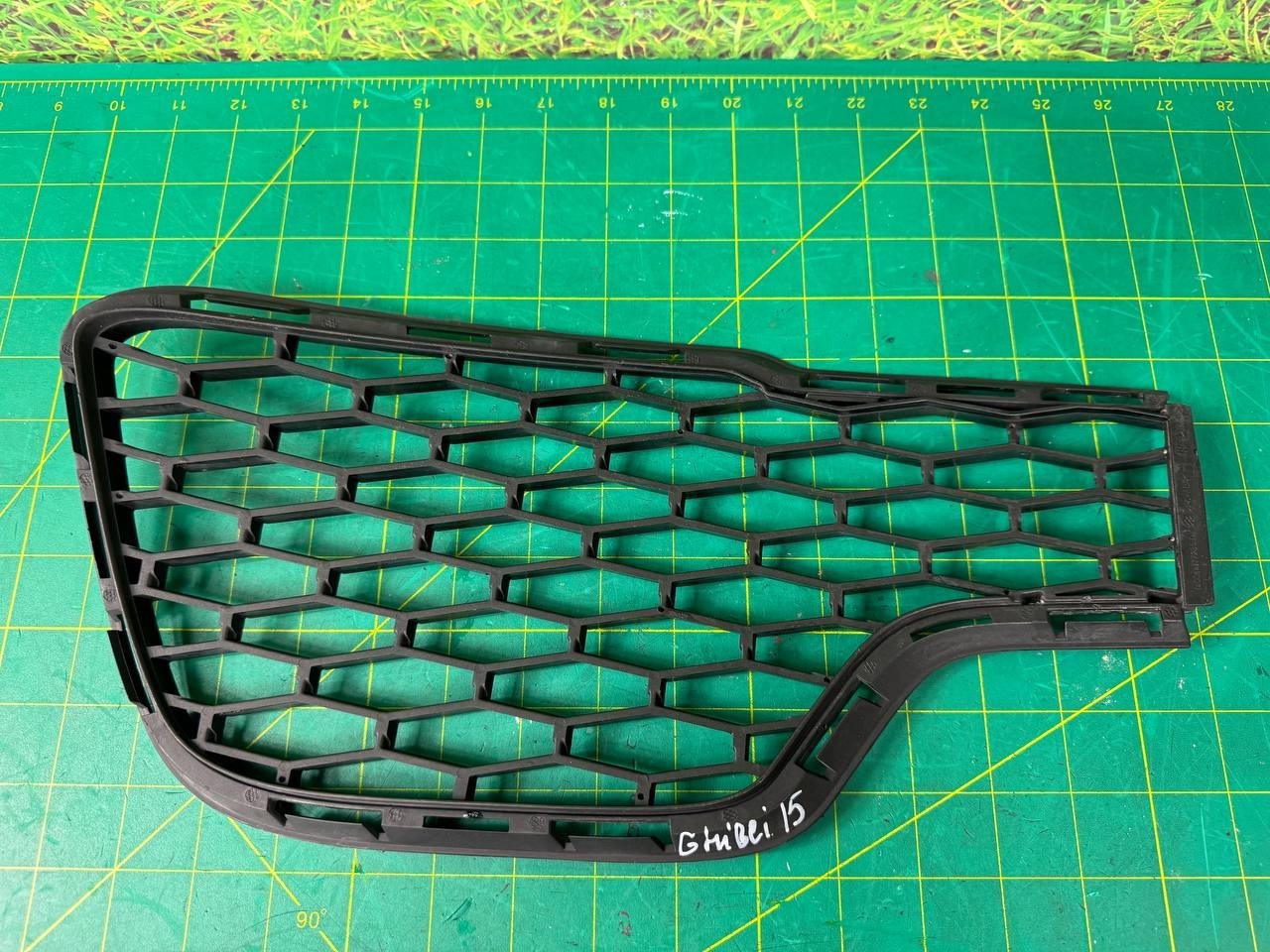 14-17 Maserati Ghibli Front Right Side Bumper Grille Bezel Molding Cover OEM