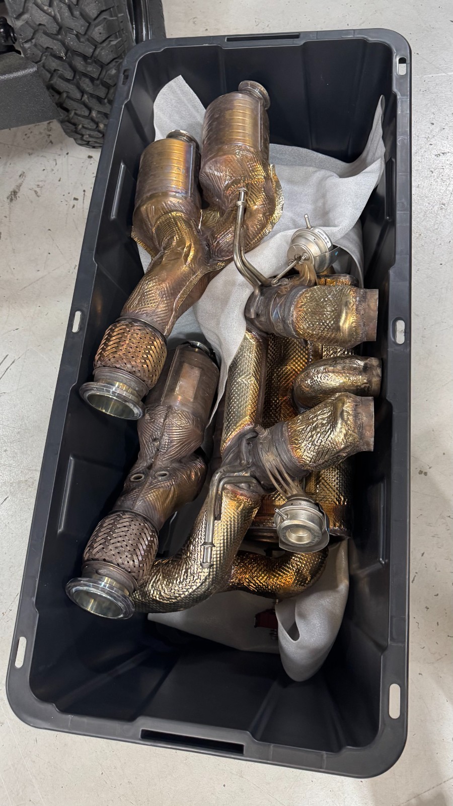 Lamborghini Aventador S - OE Genuine 3PC - Muffler, Tips and CATS included 