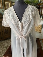 Vintage Pink Lace  Chiffon Dressing Gown Robe Size M Excellent