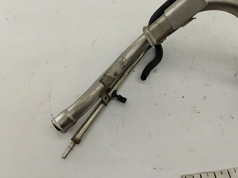 Tubo de cuello de llenado de gas combustible Volvo V50 S40 con tapa 2,4 L 5 cilindros para 2005-2011 05 06 Foto 2 de 4