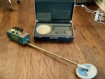 White s Electronics Model CM-4 Metal Detector,  With Hardshell Case.  Works!