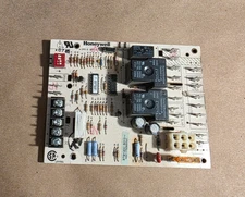 Honeywell ST9120C5013 Furnace Control Board HQ1170063HW