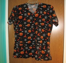 Halloween Scrub Top Women  s Pumpkins Skulls Bats Web XL Short Sleeve V-Neck Top