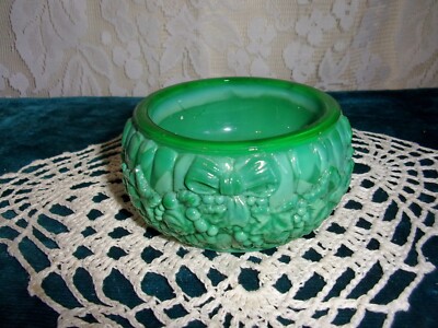 1950's Jade Green Arko Agate Glass Ribbed Grape Vine Relief Trinket Box