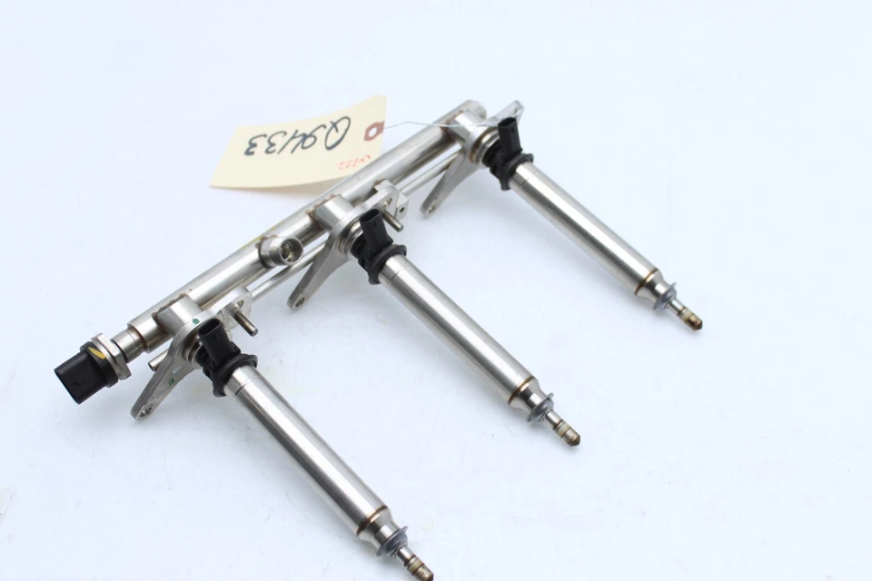 CARRIL DE COMBUSTIBLE IZQUIERDO MERCEDES-BENZ E350 12-16 CON INYECTORES Q9433 Foto 3 de 4