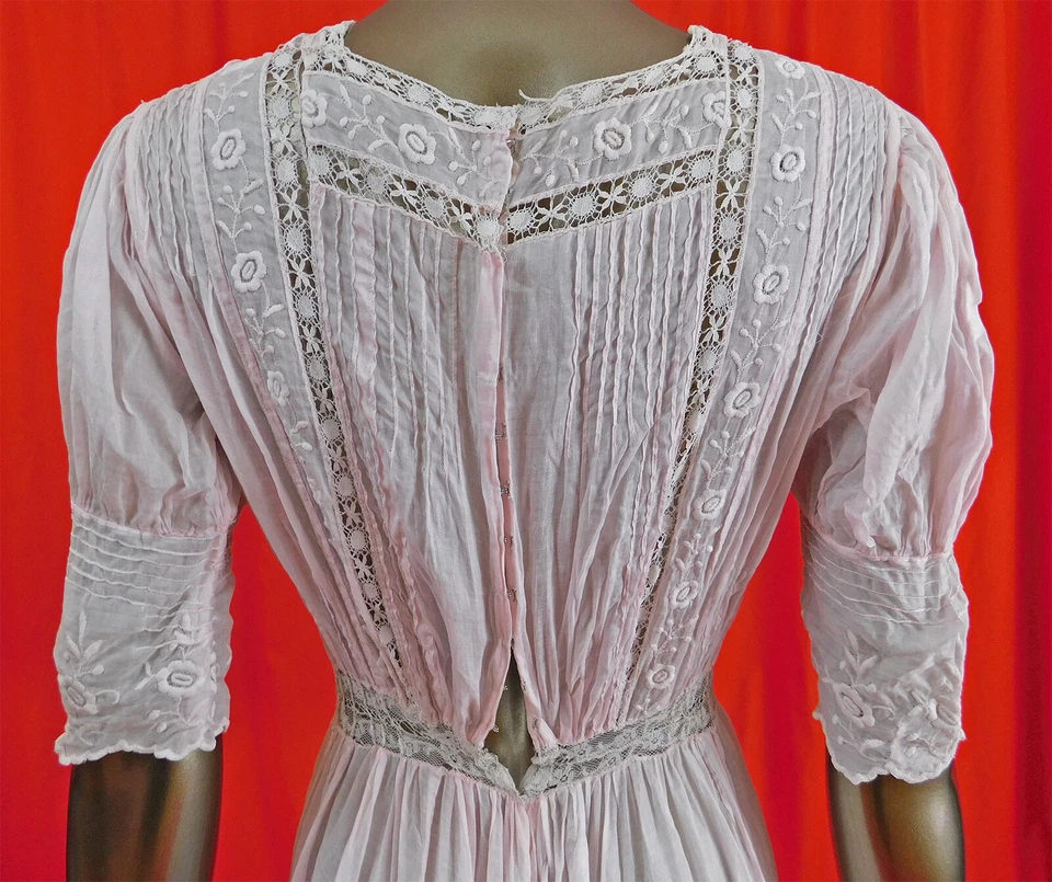 Vestido De Colección Eduardiano Bordado Floral Rosas Rosa Algodón Batista Blanco Encaje  Foto 4 de 4