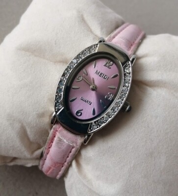 Damenuhr MEIDI Klassisches Modell Fantasie Strass Leder Quartz Watch Getestet 