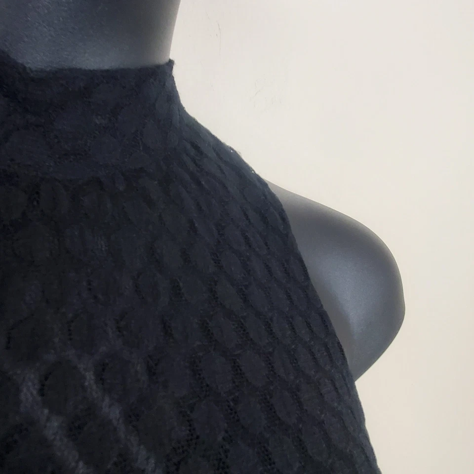 Vestido swing SOPRANO preto sobre preto malha bolinhas | Pequeno - Imagem 3 de 4