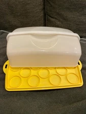 Tupperware Cake Taker Rectangle Cupcake Carrier Sunny Yellow Clear NEW