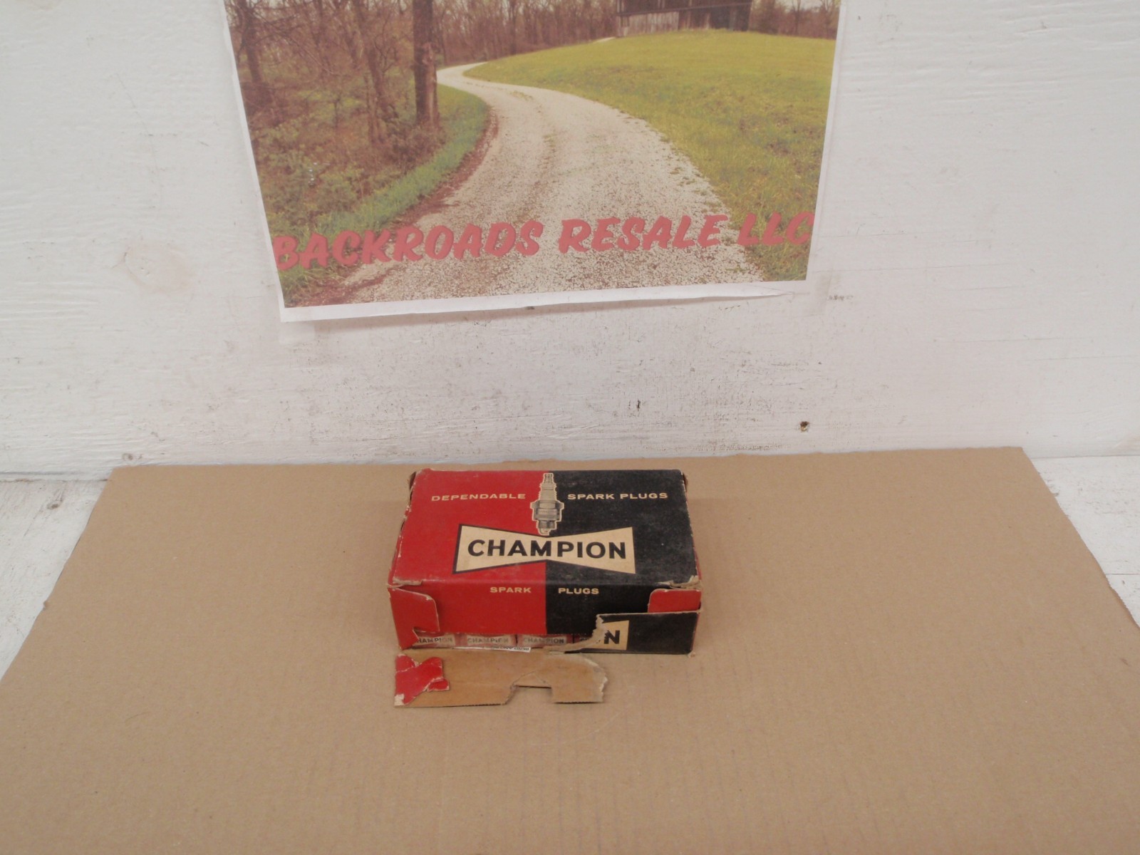Champion UJ-10Y  Spark Plugs  Box of  10 Made in USA Vintage NOS