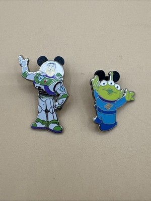 DISNEY WDW 2009 BUZZ LIGHTYEAR + ALIEN FROM TOY STORY WAVING PIN FIRST RELEASE