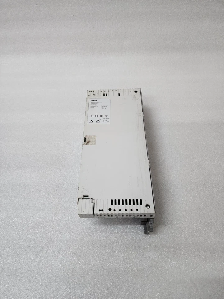 UNIDAD INVERSORA LENZE I51AE215F10V10000S 1.5KW/2HP 0-400/480V 3.9/3.5A Foto 3 de 4