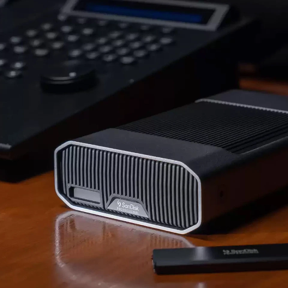 SanDisk Professional 6TB G DRIVE PROJECT Thunderbolt 3 External Hard Drive - Image 3 of 4