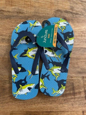 Juncture Big Kids Large 2/3 Ble Flip Flop Sandals Sharks Beach Vacation Pool NWT