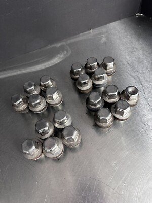 Land Rover LR3 LR4 Range Rover Lug Nuts Factory 25