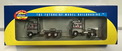 Paquete de 2 cabinas Freightliner plateadas/rojas Athearn escala HO propietario operador #91908 nuevas de stock | Condition: New