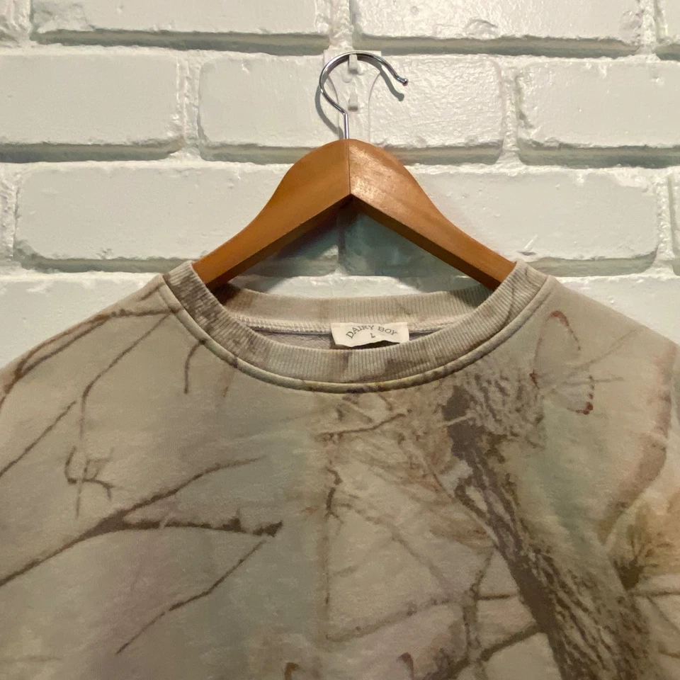 Sudadera Dairy Boy Camuflada Estampado Mariposa Cuello Redondo Talla L Foto 4 de 4