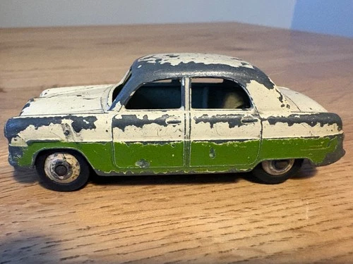 VINTAGE DINKY TOYS - FORD ZEPHYR 162 - GREEN/CREAM - MECCANO LTD
