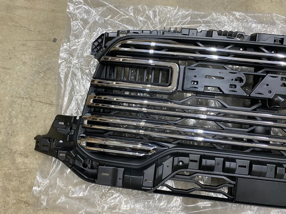 2025 Ram 3500 4500 5500 Front Center Grille Chrome Assembly Mopar OEM 68597704AA - Image 2 of 4