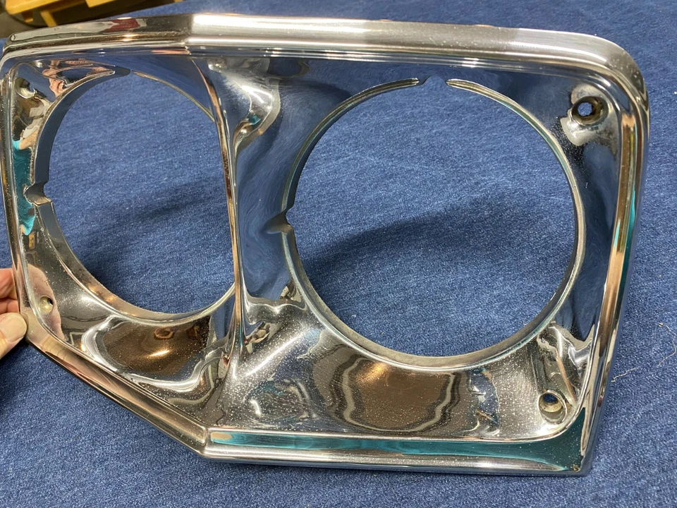 1973 道奇 Polara 右灯边框 3672156/46430 很好  — 第 3/4 张图片