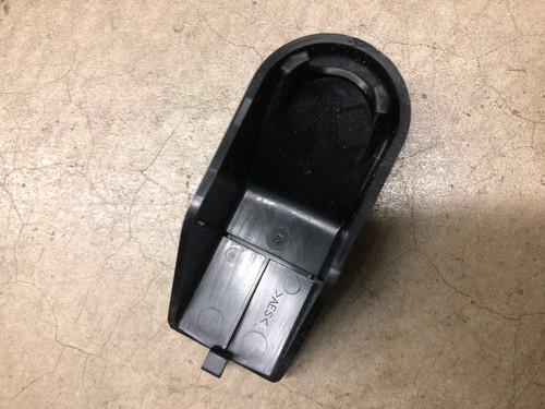 NUEVO FABRICANTE DE EQUIPOS ORIGINALES NISSAN VERSA NOTE 2014-2018 CONDUCTORES DELANTEROS LIMPIAPARABRISAS LATERAL CUBIERTA DE TUERCA DE PLÁSTICO - Imagen 3 de 4