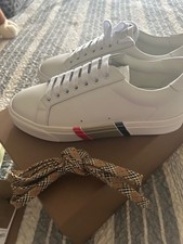 Burberry low top trainer on rubber sole size 7